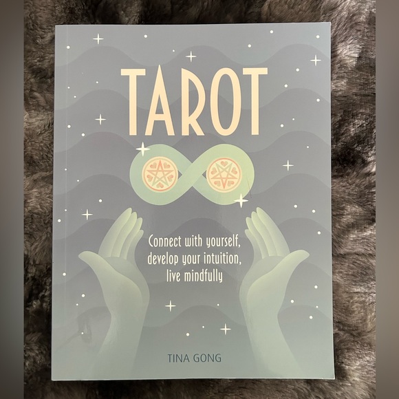 Tarot Book - Picture 1 of 3